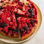 A rustic homemade Berry Cake Recipe with a juicy fruit topping, perfect for anyone craving Berry Upside Down Cake Ideas like a Berry Basket Upside Down Cake or a Boozy Berry Upside Down Cake Pioneer Woman style. This Upside-down Cake With Fruit features a blackberry and raspberry layer that shines, capturing the best of a Blackberry Upside Down Cake and answering the question of How To Make Berry Upside-down Cake — a stunning Fresh Berries Dessert and moist, sweet Fruity Cake baked from scratch.
