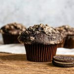 Row of dome-topped Fluffy Oreo Muffins showcasing a golden crumb and crunchy cookie streusel, a perfect example of Bakery Style Muffin Recipes, Unique Muffins that double as Fancy Muffins, and nailed Muffin Tops Recipe perfection.